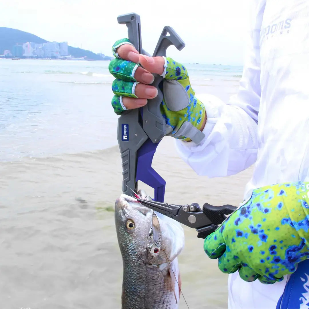 Pinça de Pesca com Cordão Antiderrapante